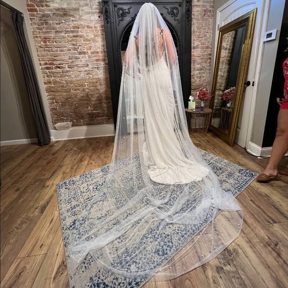 COPY - Ivory Wedding Veil with Pearls - Picture 4 of 11